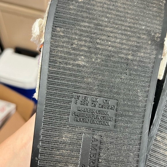 American Eagle Rainbow Pom Pom Slide Sandals Size 8 Y - Picture 4 of 5